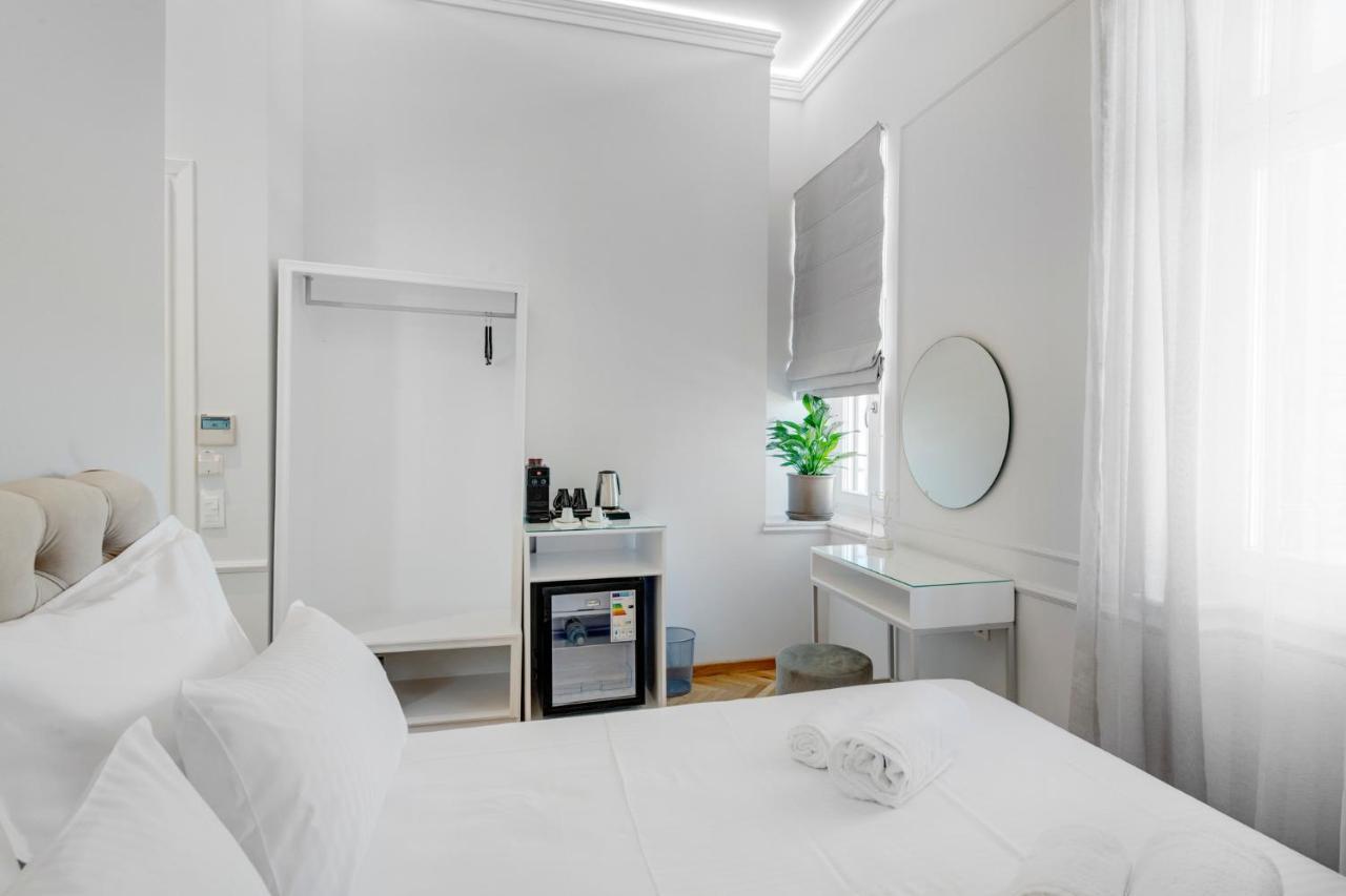 Amare Boutique Suites Ermoupoli Exteriör bild